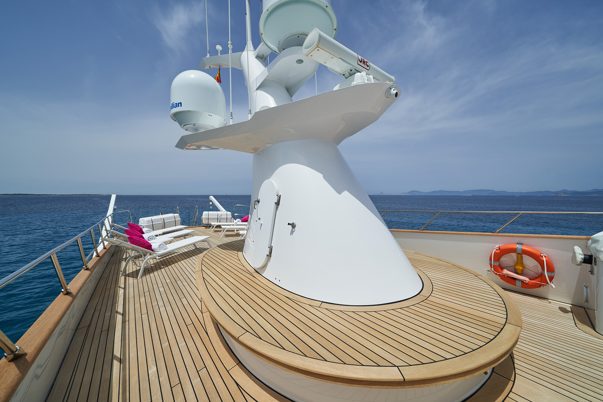 Aboard EL CARAN a 128ft (39.08m) luxury motor yacht for Sale & Charter available with Fraser Yachts, built by BENETTI in 1977