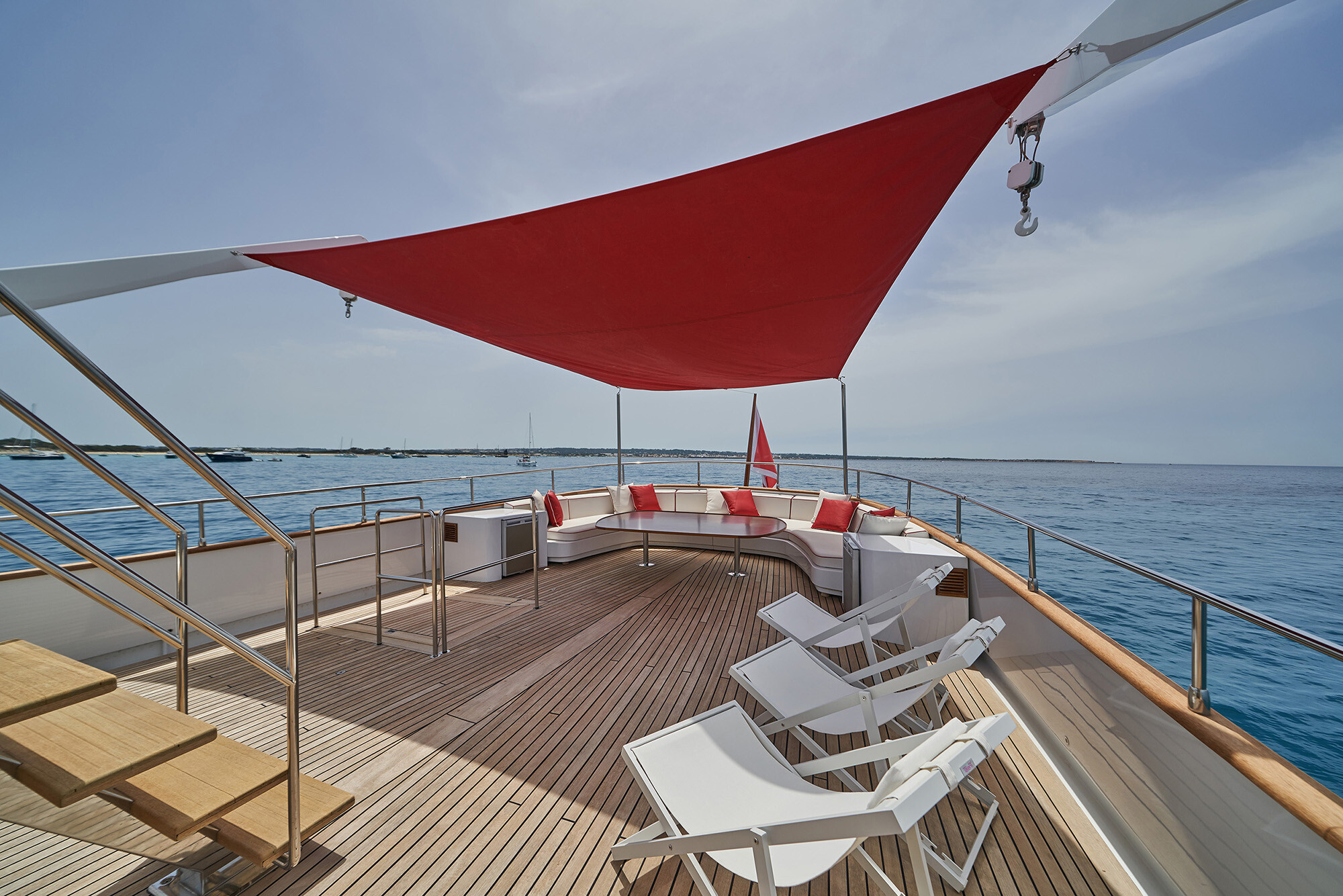 Aboard EL CARAN a 128ft (39.08m) luxury motor yacht for Sale & Charter available with Fraser Yachts, built by BENETTI in 1977