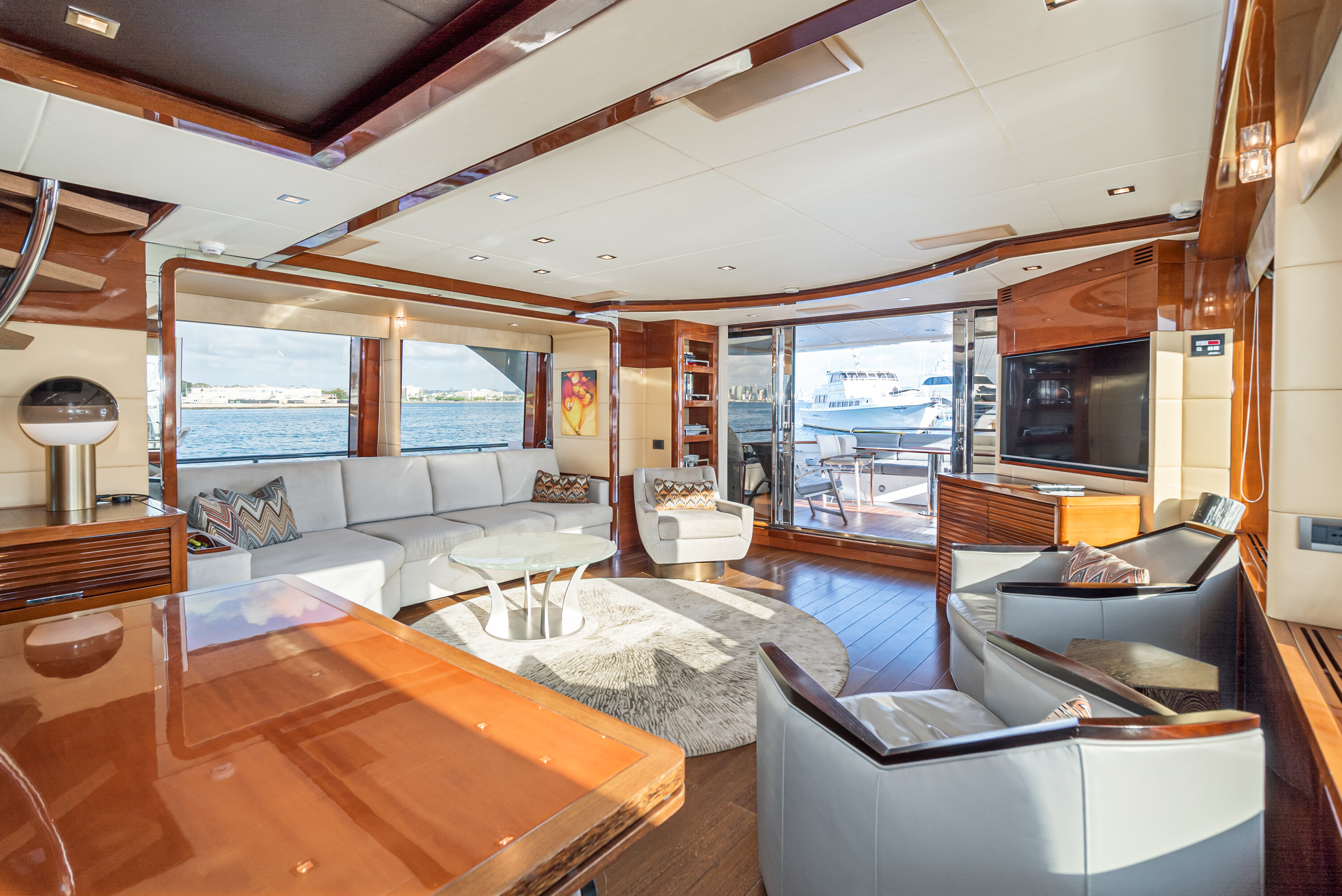 Aboard XOXO a 85ft (25.91m) luxury motor yacht for Sale available with Fraser Yachts, built by BENETTI in 2008