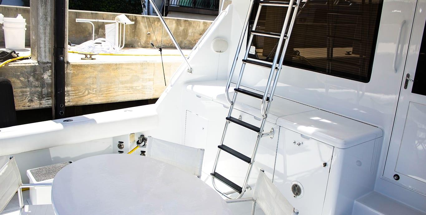 Aboard GAME HOG DOS a 60ft (18.34m) luxury motor yacht , built by HATTERAS in 1998