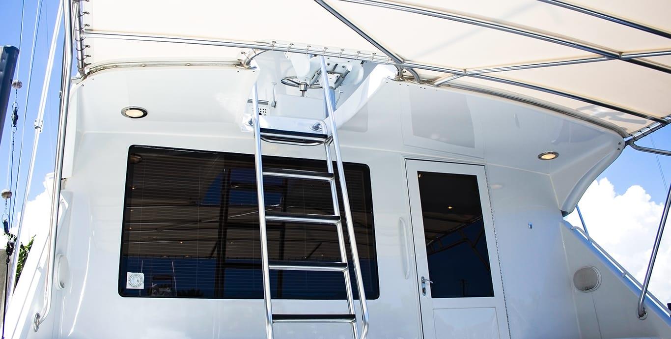 Aboard GAME HOG DOS a 60ft (18.34m) luxury motor yacht , built by HATTERAS in 1998