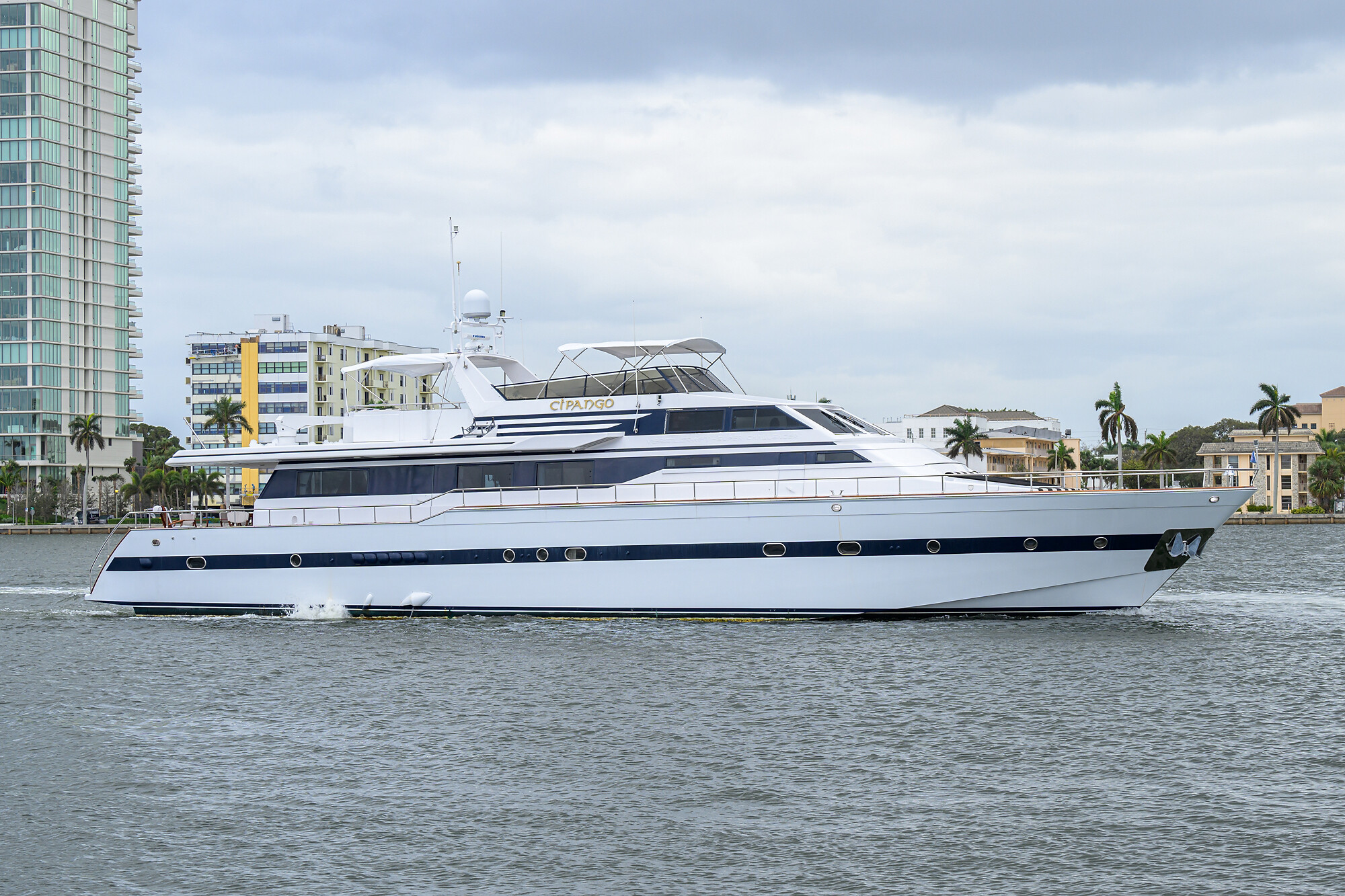 Aboard CIPANGO a 92ft (28.04m) luxury motor yacht , built by VERSILCRAFT in 1992