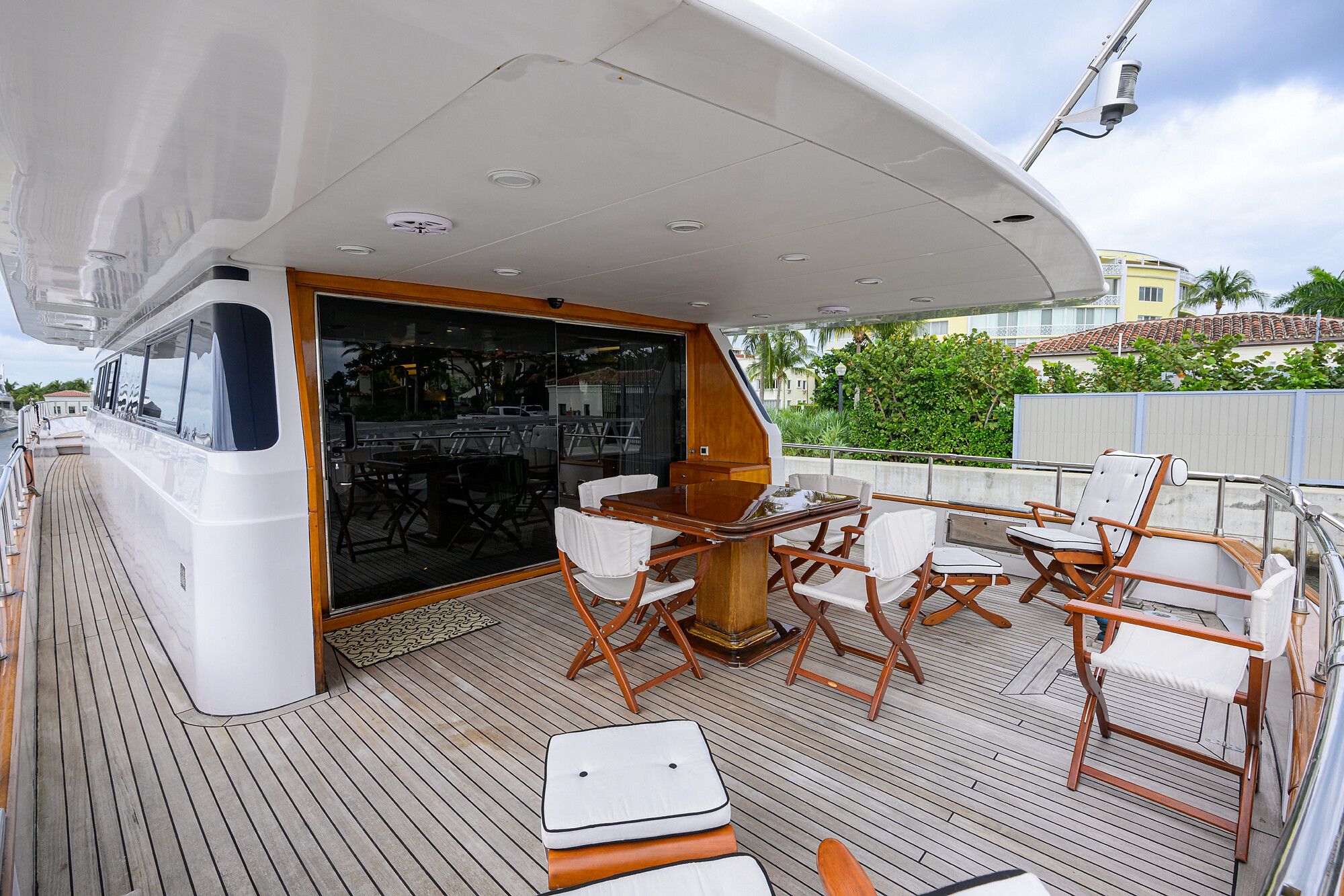 Aboard CIPANGO a 92ft (28.04m) luxury motor yacht , built by VERSILCRAFT in 1992