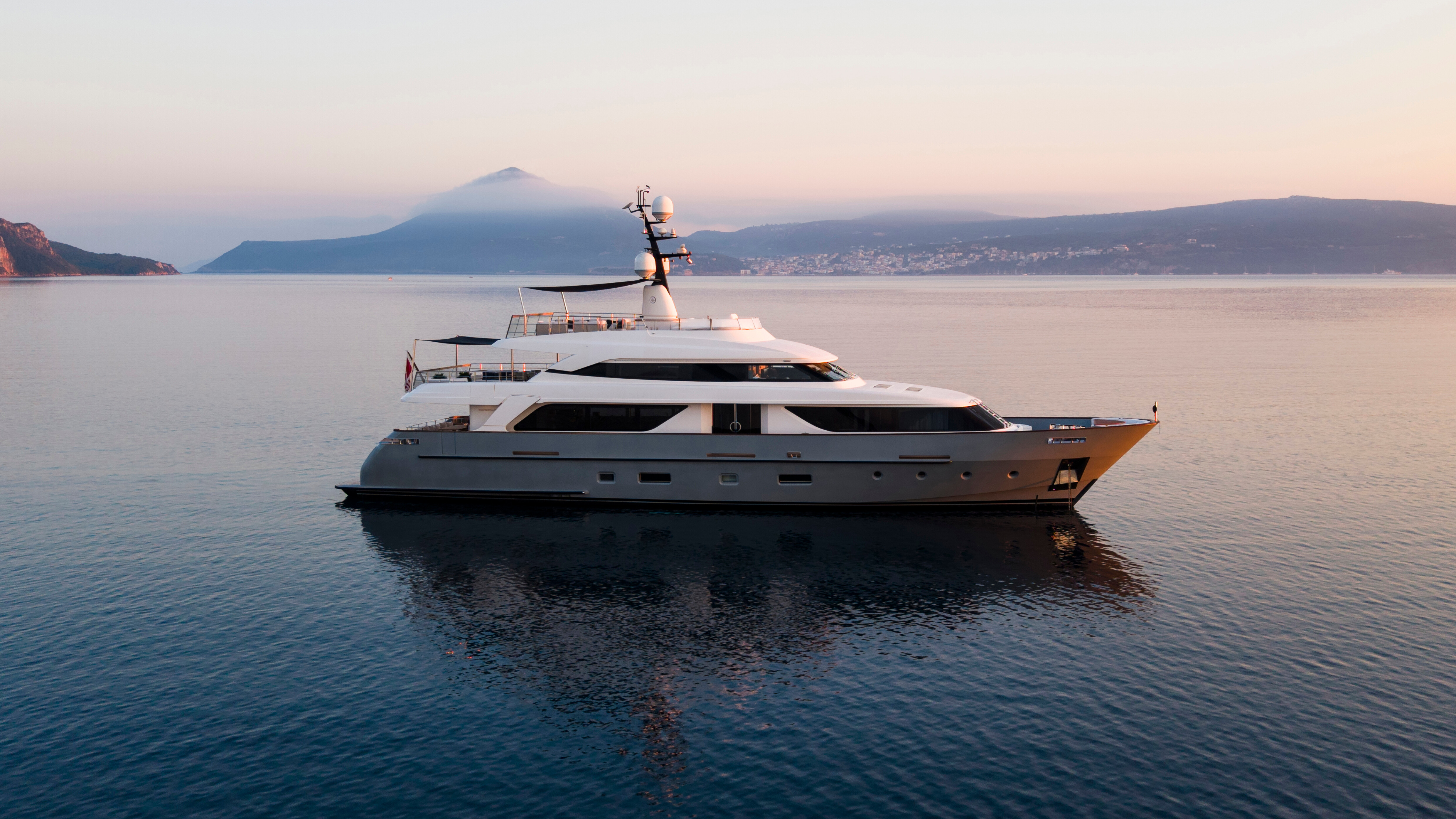 NAYA 7 motor yacht for Sale by Fraser Yachts, built by SANLORENZO