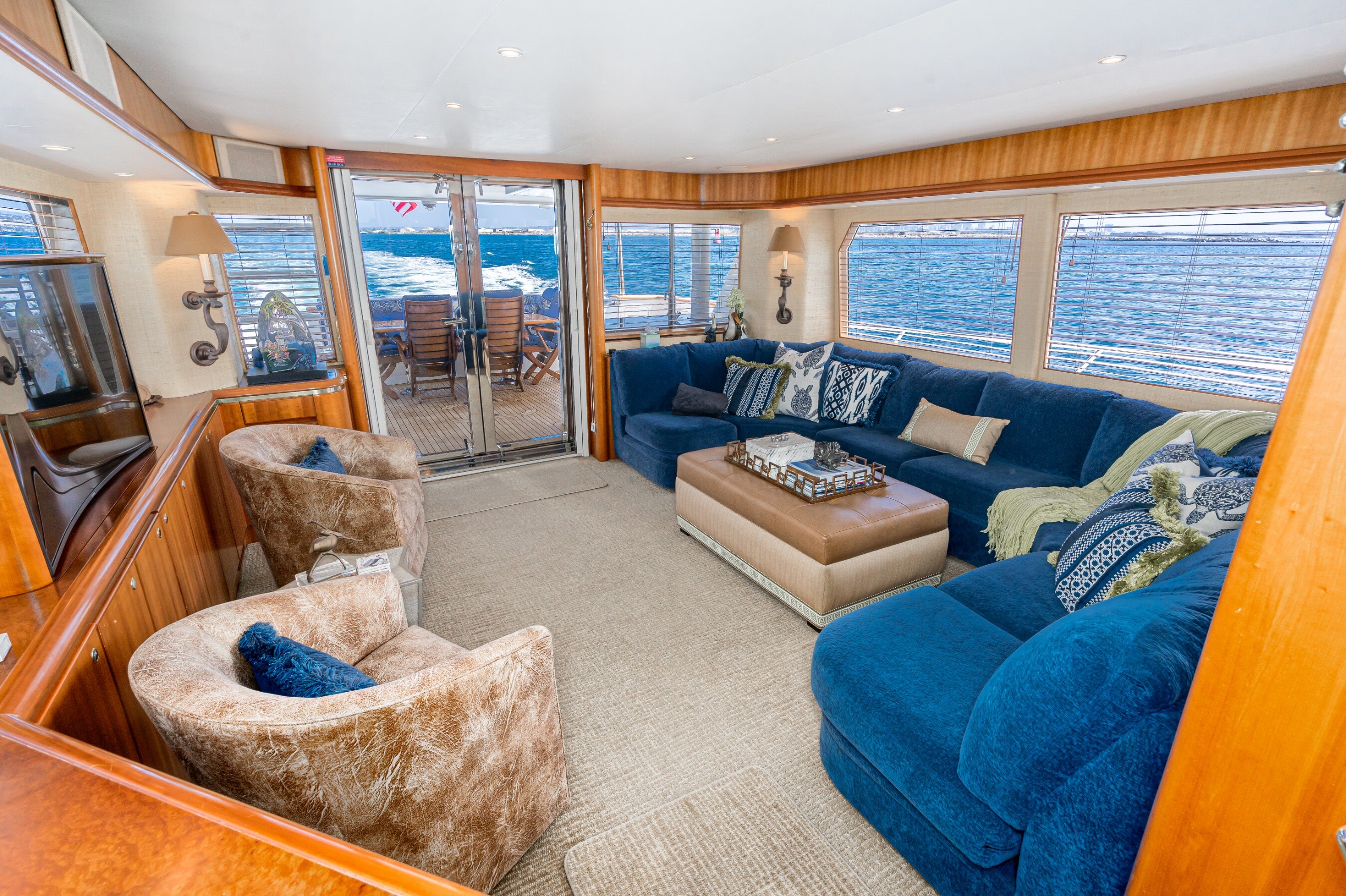 Aboard MAHANA a 78ft (23.77m) luxury motor yacht for Sale available with Fraser Yachts, built by WESTBAY/SONSHIP in 2001