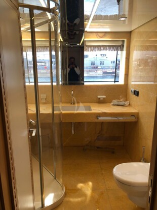 https://media.fraseryachts.com/Yachts/Y457_MC_MC/images/yachtfolio/vicky-main-deck-double-cabin-bathroom-new-in-2019_115117-VNPUMGAc.jpg?vh=985ccd&w=310