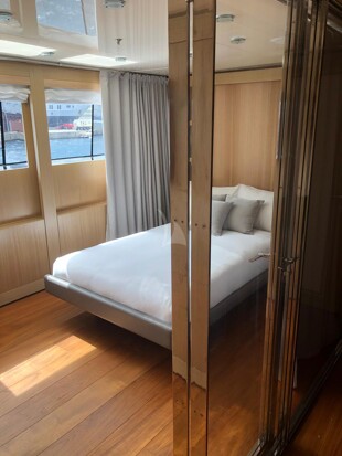 https://media.fraseryachts.com/Yachts/Y457_MC_MC/images/yachtfolio/vicky-main-deck-double-cabin-new-in-2019_115119-30UBy9wS.jpg?vh=eea51d&w=310