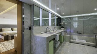 https://media.fraseryachts.com/Yachts/Y457_MC_MC/images/yachtfolio/vicky-owner-s-bathroom_93813-A1u7igMS.jpg?vh=68b4b2&w=310