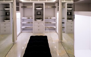https://media.fraseryachts.com/Yachts/Y457_MC_MC/images/yachtfolio/vicky-owner-s-dressing-room_102539-orvnmfIB.jpg?vh=7046fb&w=310