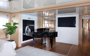 https://media.fraseryachts.com/Yachts/Y457_MC_MC/images/yachtfolio/vicky-play-it-again_102527-nR7YhMAn.jpg?vh=f9c8a4&w=310