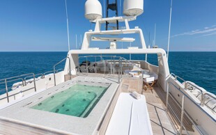 https://media.fraseryachts.com/Yachts/Y457_MC_MC/images/yachtfolio/vicky-sun-deck-looking-forward-jacuzzi_102521-735bYyWu.jpg?vh=7ab5d6&w=310