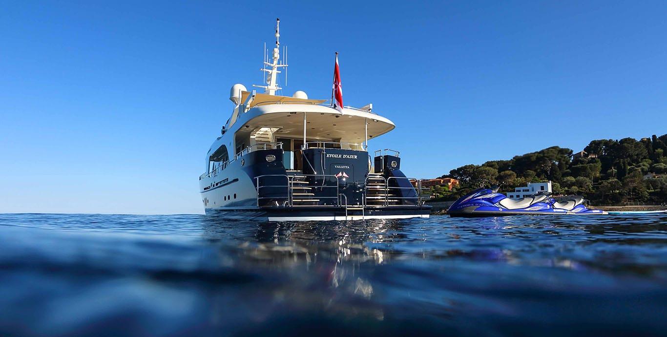 Aboard WAIRUA a 99ft (30.4m) luxury motor yacht , built by MOONEN SHIPYARD in 2008
