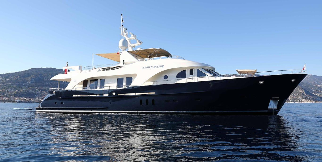 Aboard WAIRUA a 99ft (30.4m) luxury motor yacht , built by MOONEN SHIPYARD in 2008