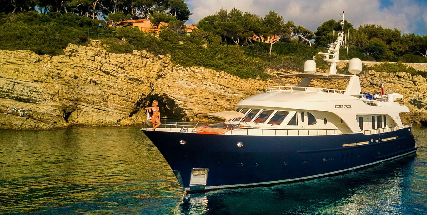 Aboard WAIRUA a 99ft (30.4m) luxury motor yacht , built by MOONEN SHIPYARD in 2008
