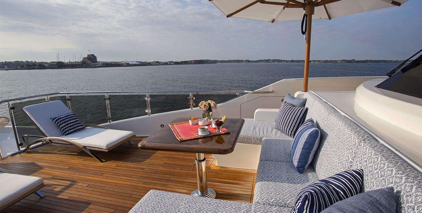 Aboard FAR NIENTE a 131ft (40.01m) luxury motor yacht , built by WESTPORT in 2014