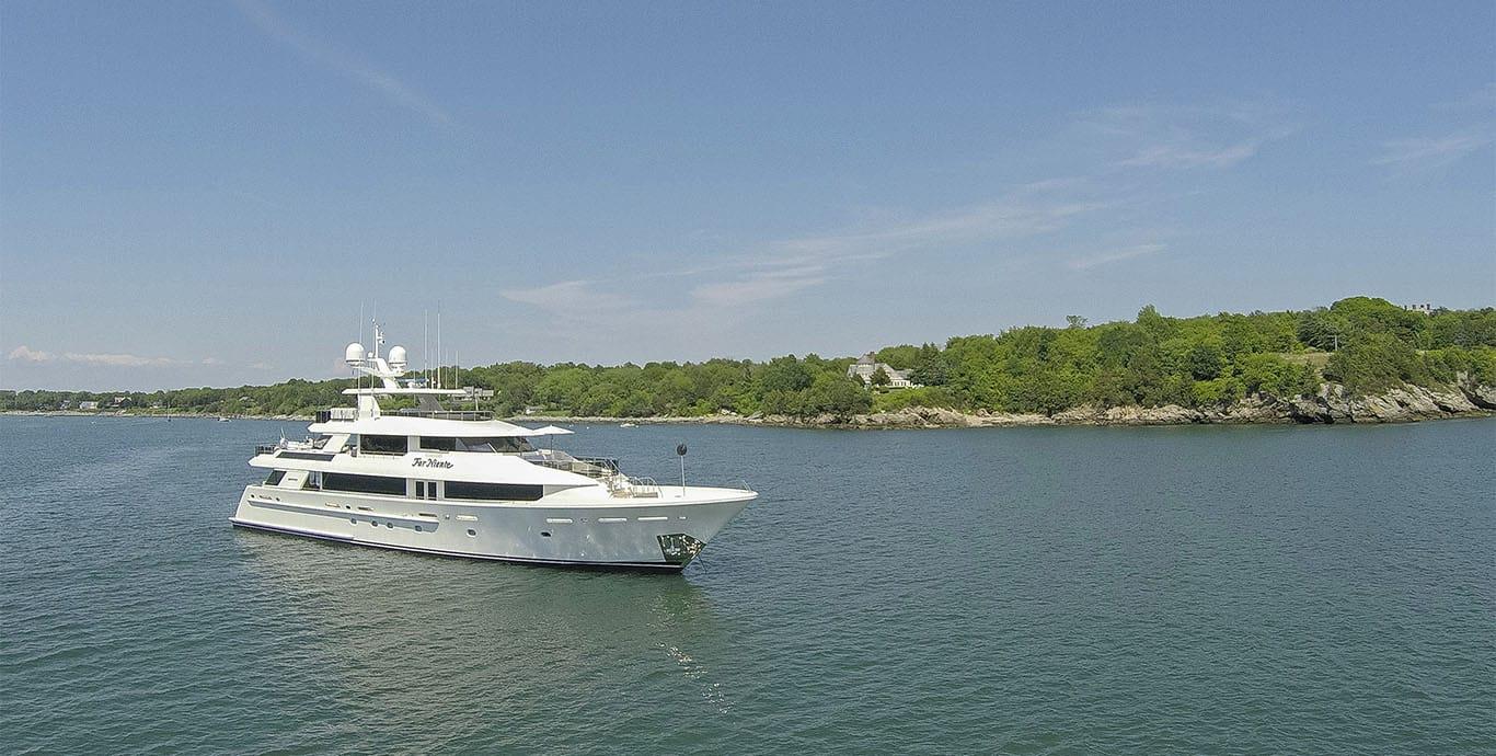 Aboard FAR NIENTE a 131ft (40.01m) luxury motor yacht , built by WESTPORT in 2014