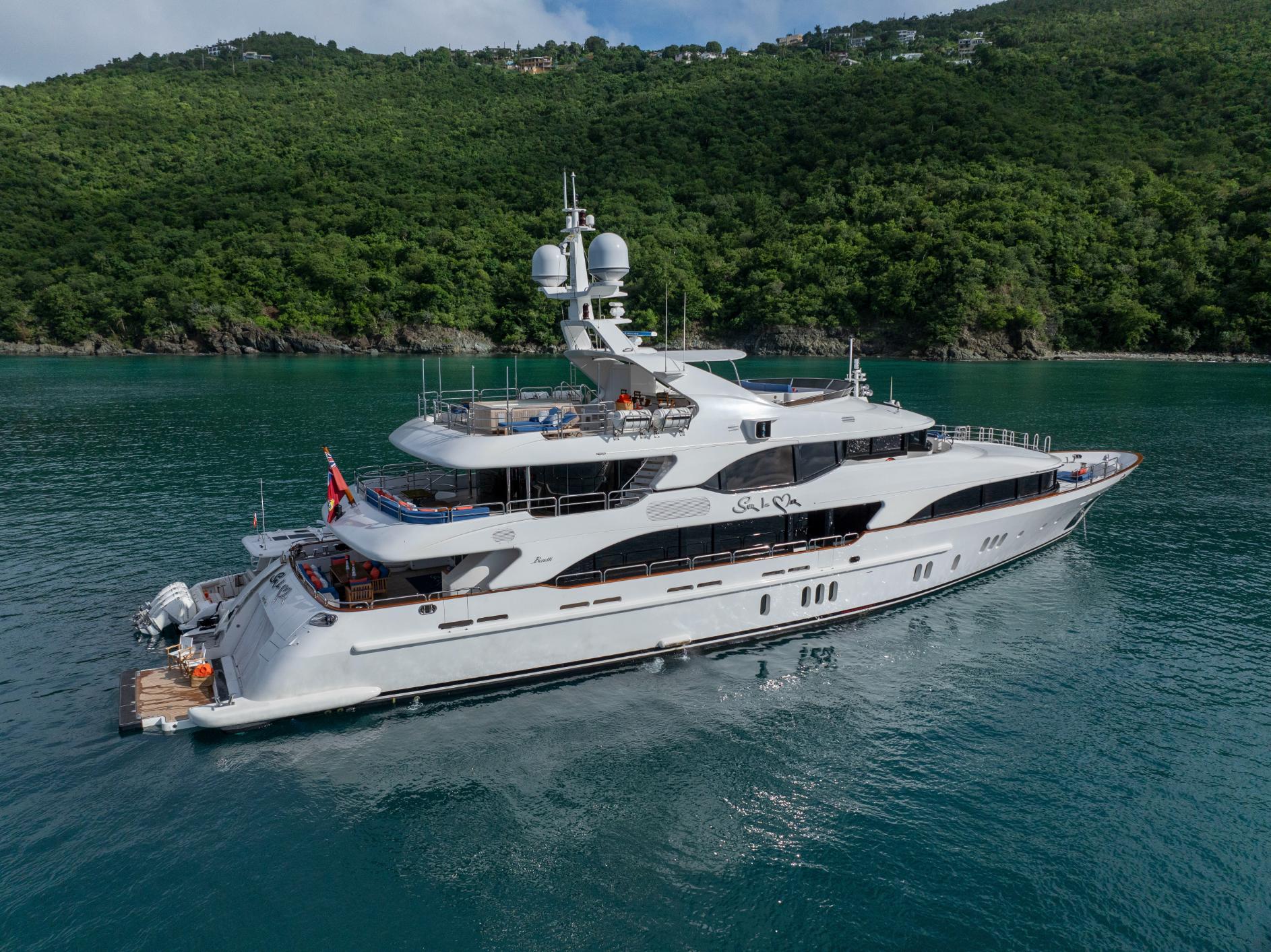 SUR LA MER motor yacht for Sale by Fraser Yachts, built by BENETTI