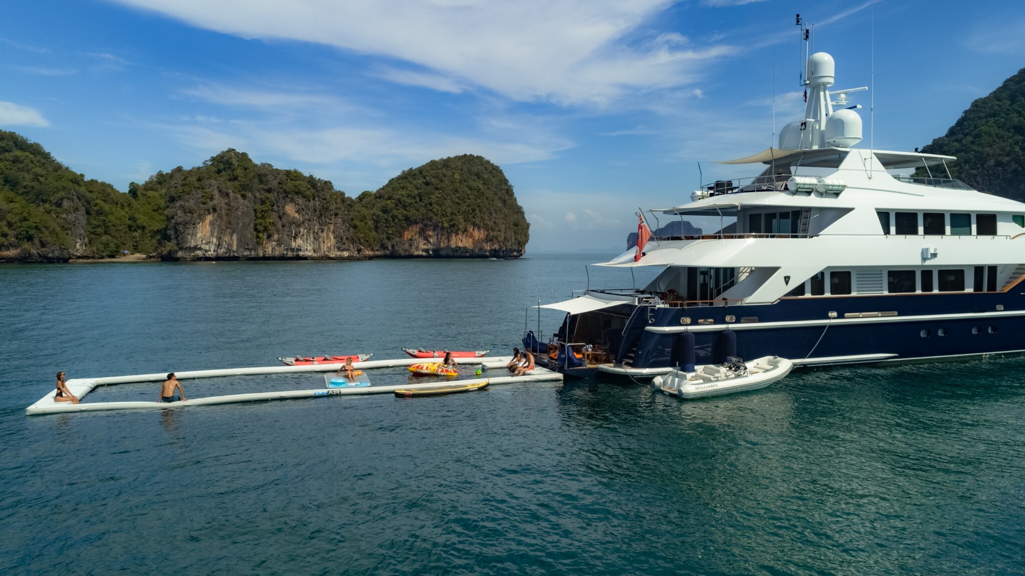 LADY AZUL_04_Aft  and net lap pool_St8 (17) (Custom)_LR-lj5iYM11.JPG