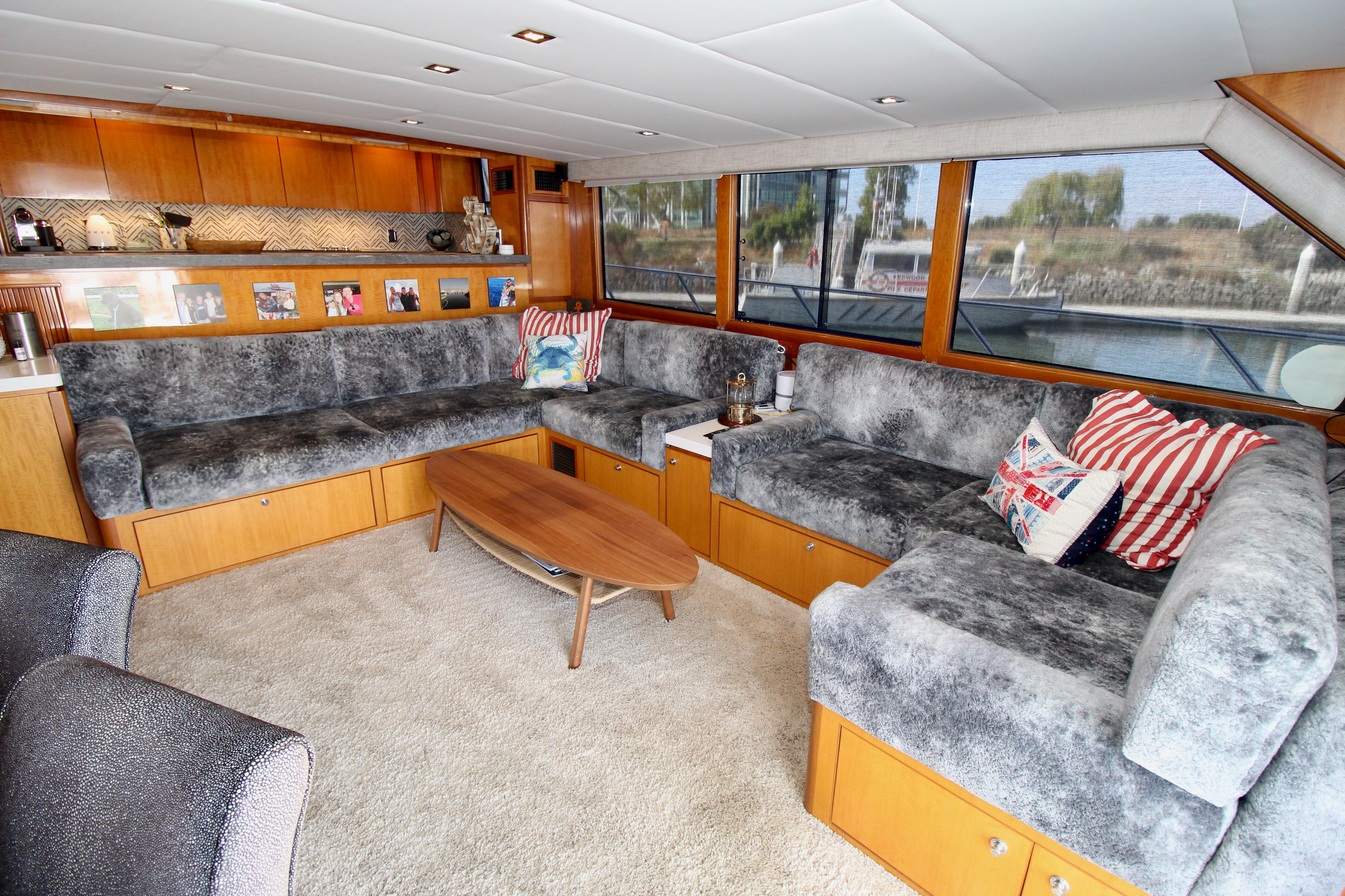 003 PRELUDE 82' Knight Carver - Main Salon - IMG_9787-34mbucuP.jpeg