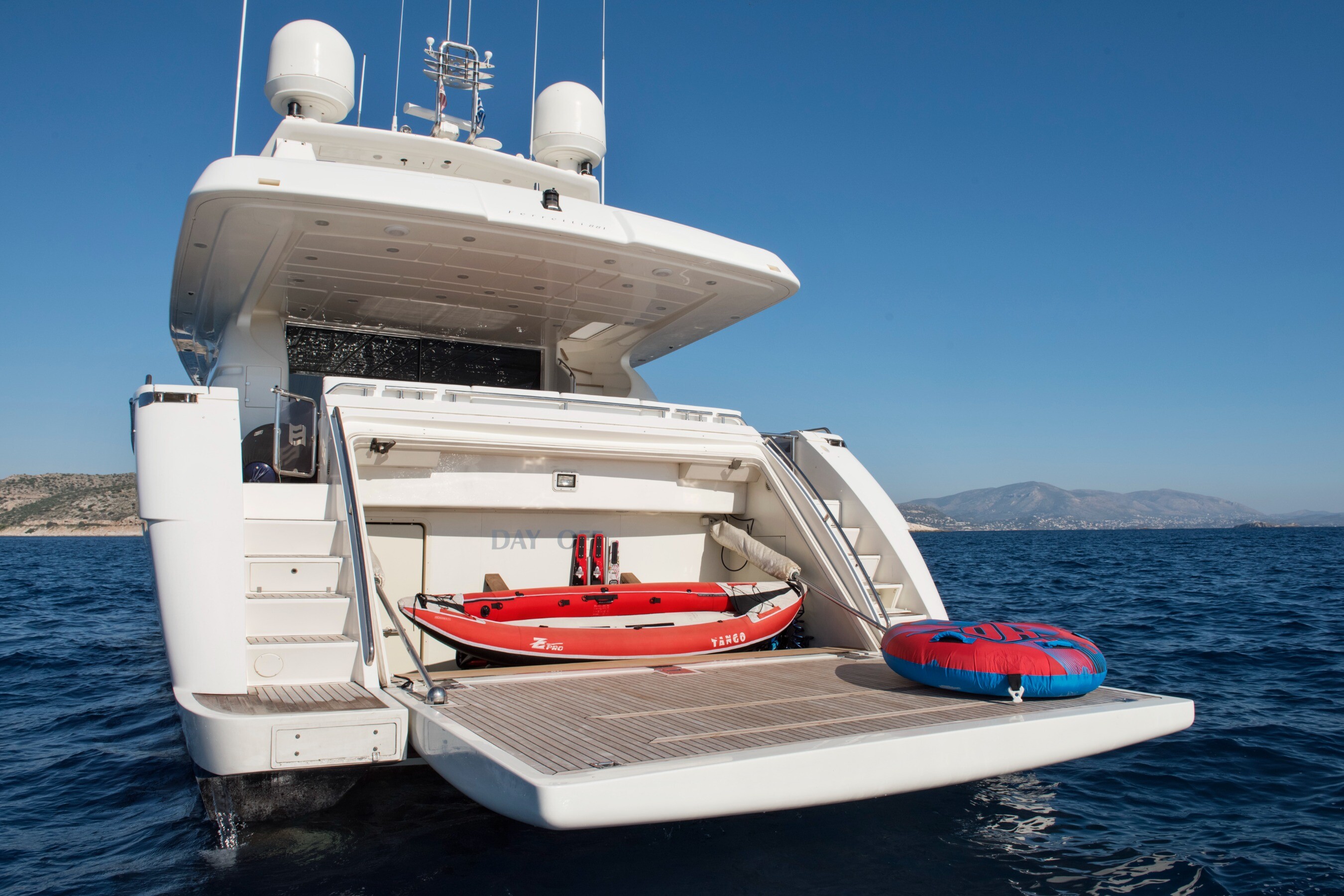 Aboard DAY OFF a 88ft (27.08m) luxury motor yacht for Sale & Charter available with Fraser Yachts, built by FERRETTI YACHTS in 2006