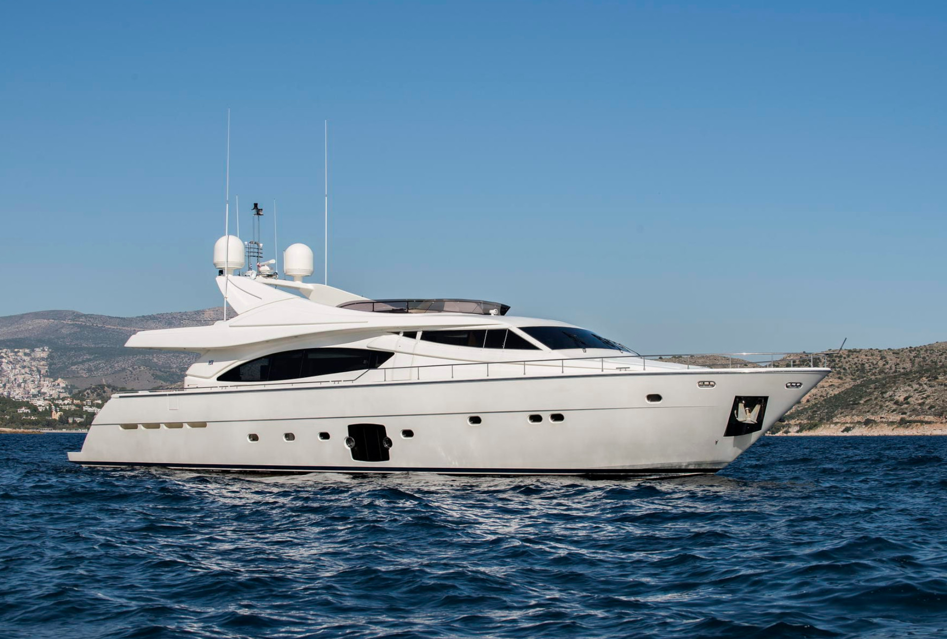 Aboard DAY OFF a 88ft (27.08m) luxury motor yacht for Sale & Charter available with Fraser Yachts, built by FERRETTI YACHTS in 2006