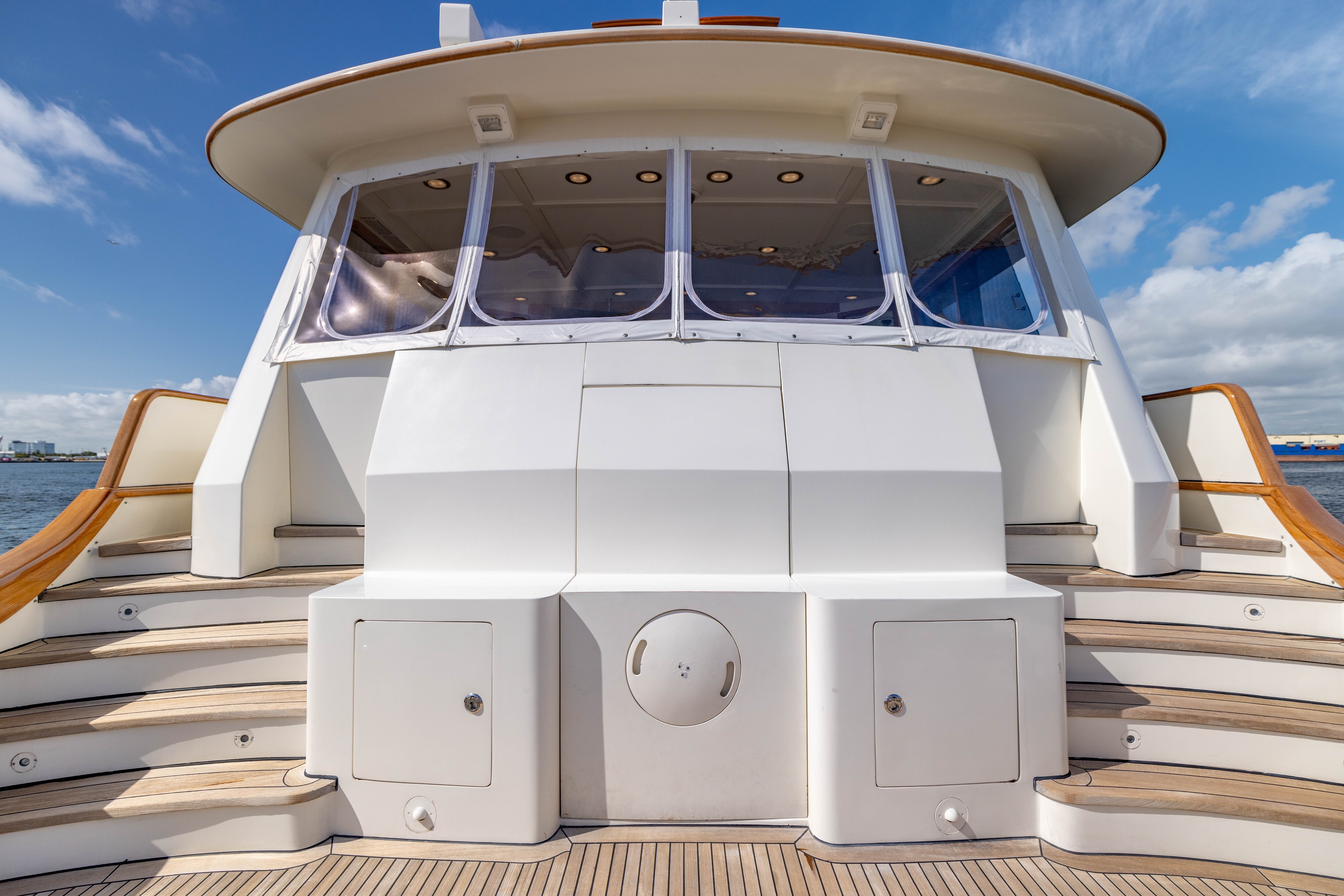 Aboard STARLIGHT a 106ft (32.31m) luxury motor yacht for Sale available with Fraser Yachts, built by DERECKTOR-GOETZ in 2003