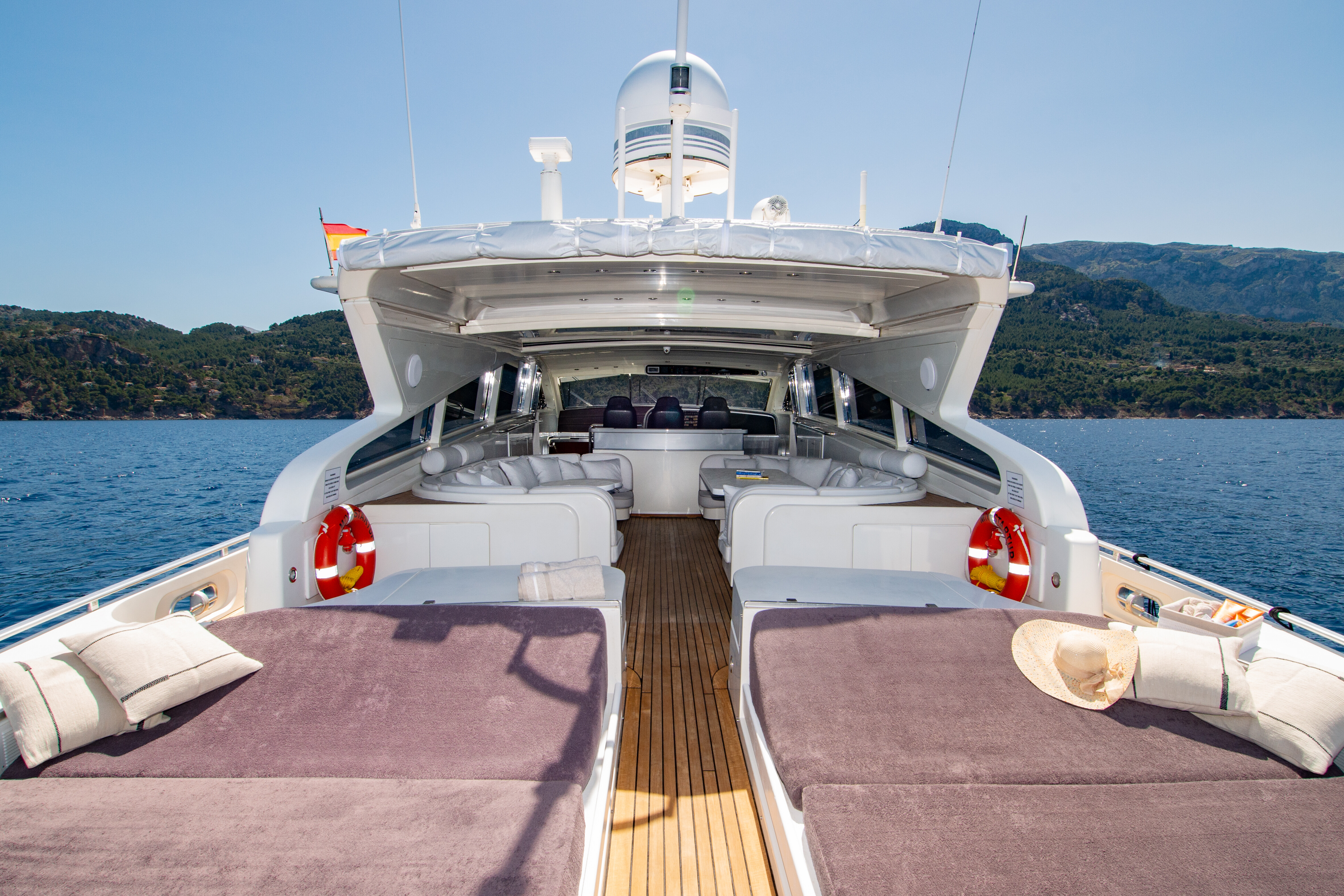 Aboard STARTUP a 86ft (26.44m) luxury motor yacht for Sale available with Fraser Yachts, built by CANTIERE NAVALE ARNO in 1997