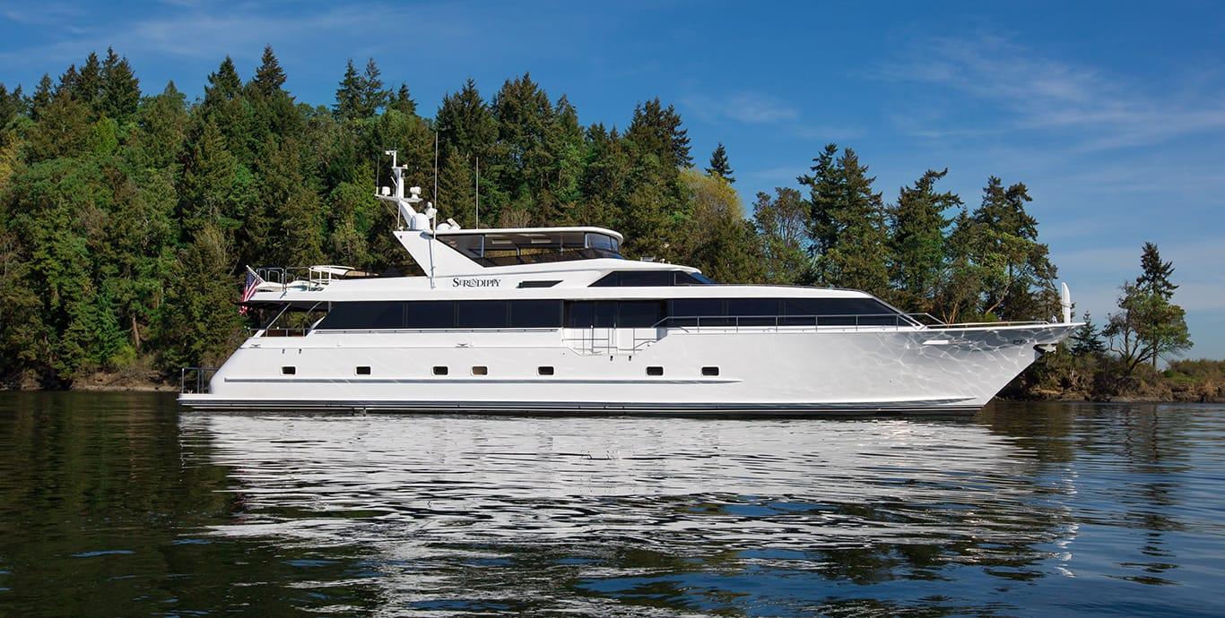 Aboard BLACKWOOD a 103ft (31.39m) luxury motor yacht , built by BROWARD in 1998