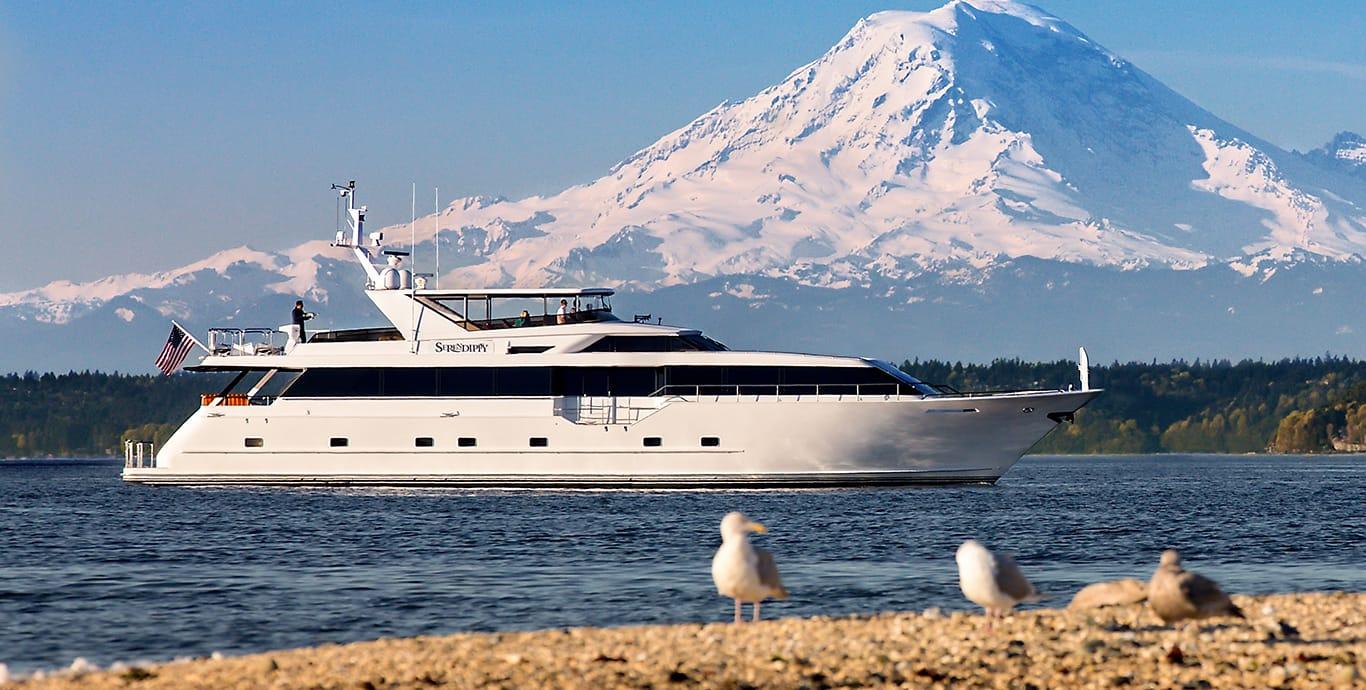 Aboard BLACKWOOD a 103ft (31.39m) luxury motor yacht , built by BROWARD in 1998