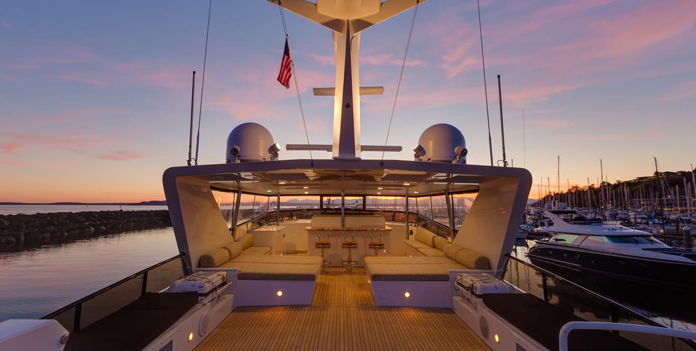 Aboard BLACKWOOD a 103ft (31.39m) luxury motor yacht , built by BROWARD in 1998