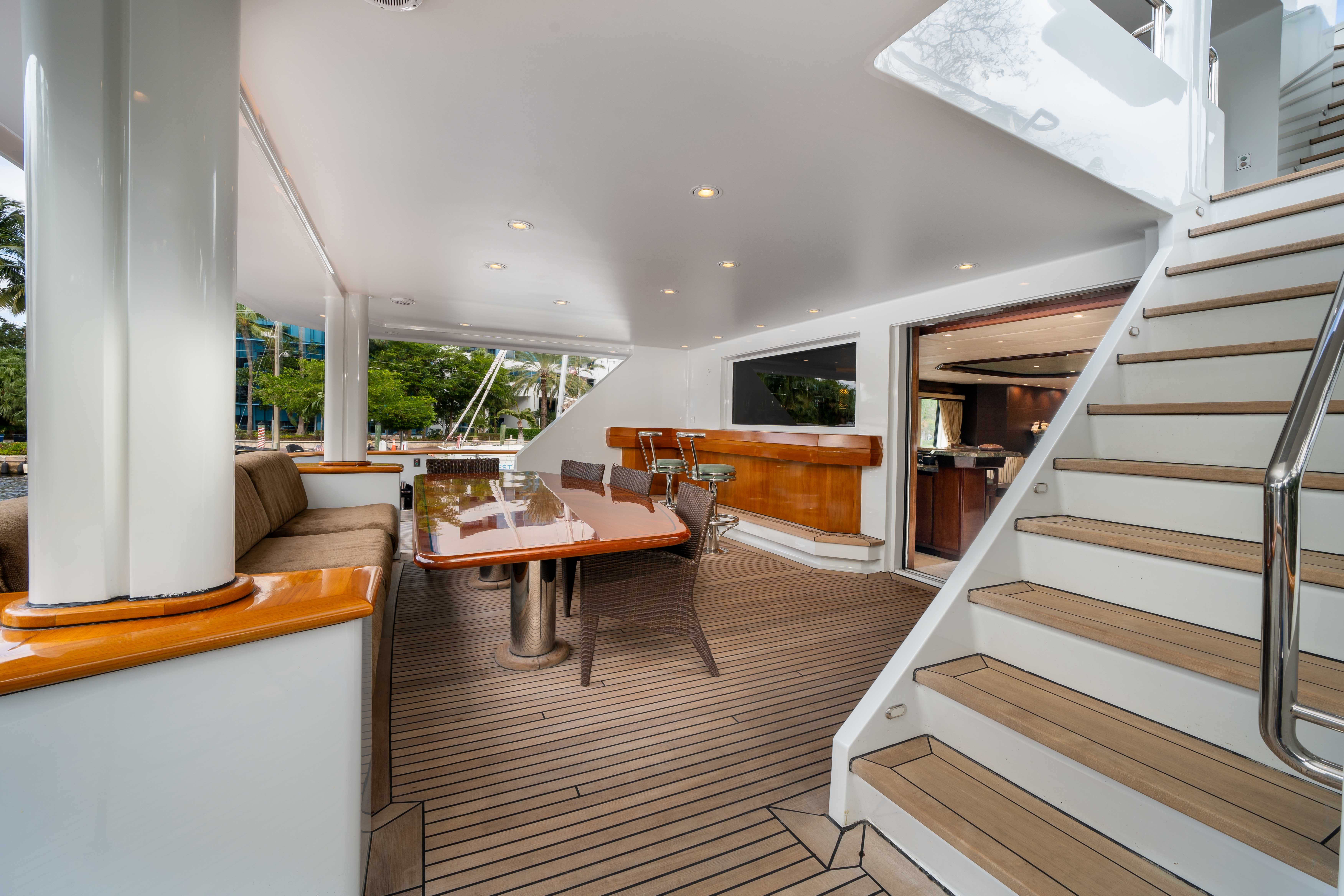 Aboard REARDEN STEEL a 121ft (37m) luxury motor yacht for Sale available with Fraser Yachts, built by MOONEN SHIPYARD in 2001