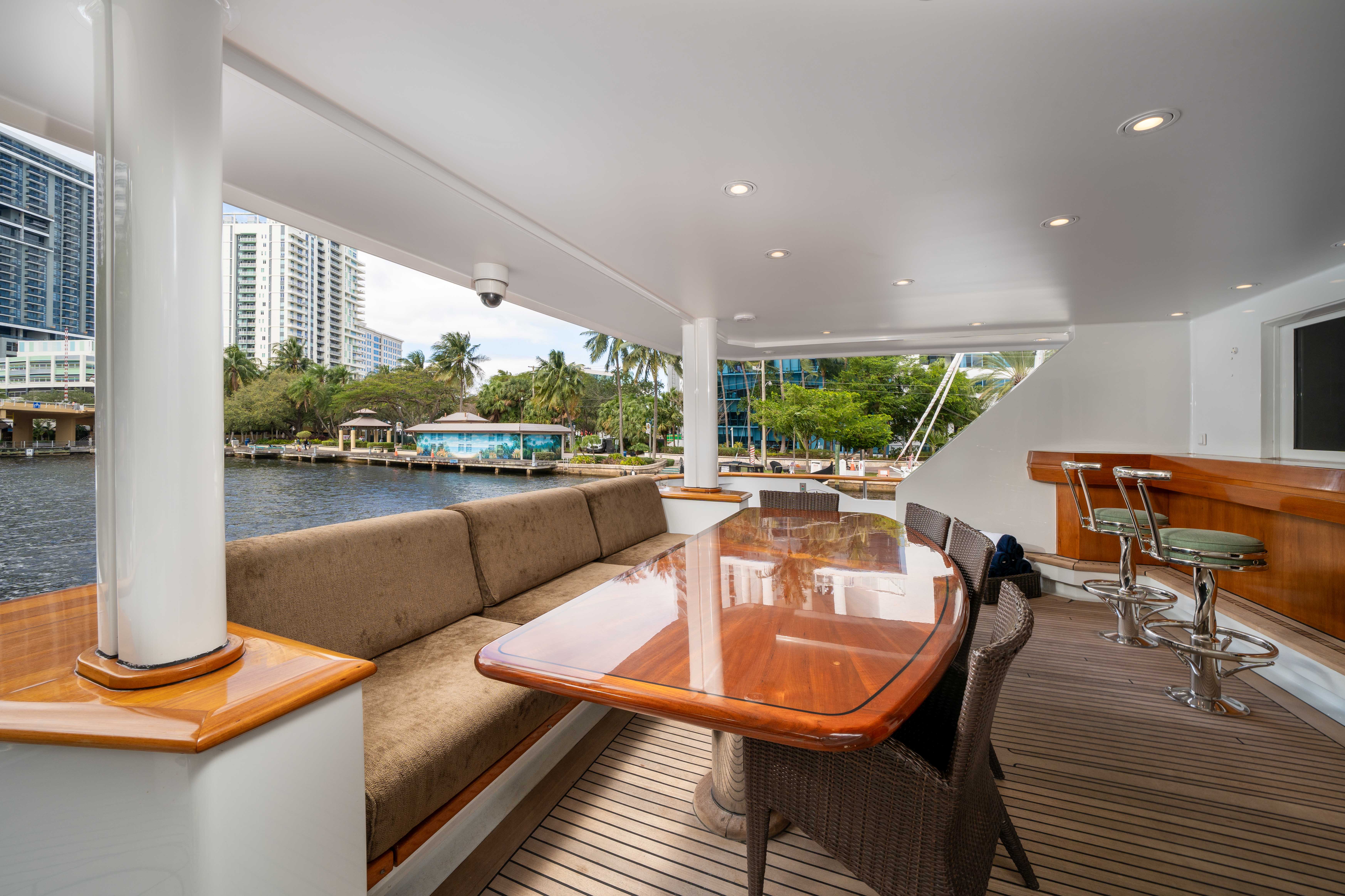 Aboard REARDEN STEEL a 121ft (37m) luxury motor yacht for Sale available with Fraser Yachts, built by MOONEN SHIPYARD in 2001