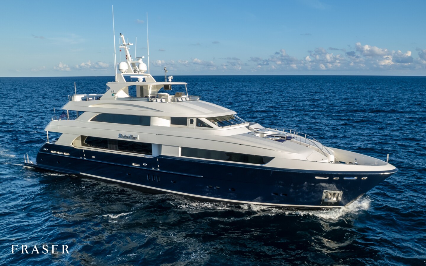 Aboard STATUS QUO a 135ft (41.15m) luxury motor yacht for Sale available with Fraser Yachts, built by HORIZON in 2008