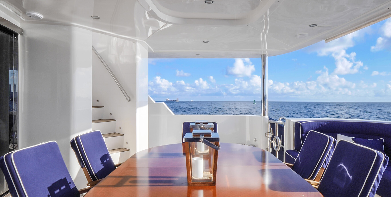 Aboard STATUS QUO a 135ft (41.15m) luxury motor yacht for Sale available with Fraser Yachts, built by HORIZON in 2008