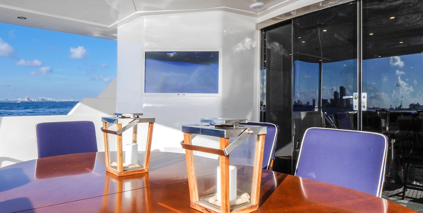 Aboard STATUS QUO a 135ft (41.15m) luxury motor yacht for Sale available with Fraser Yachts, built by HORIZON in 2008