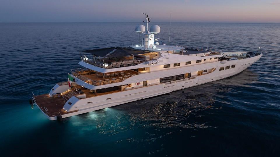 (1) MAIN R23 Exterior Running 1-fgctoS8h.jpg