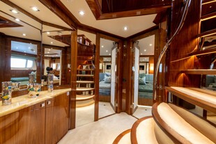https://media.fraseryachts.com/Yachts/Y5860_MC_MC/images/yachtfolio/anya-access-to-guest-cabins_178231-jx8tLGM4.jpg?vh=2abedd&w=310