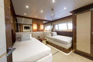 https://media.fraseryachts.com/Yachts/Y5860_MC_MC/images/yachtfolio/anya-guest-twin-cabin_185745-UjzuWJ0b.jpg?vh=1d9472&w=310