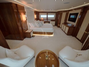 https://media.fraseryachts.com/Yachts/Y5860_MC_MC/images/yachtfolio/anya-master-stateroom_185747-vtZrlJ9J.jpg?vh=5760b2&w=310