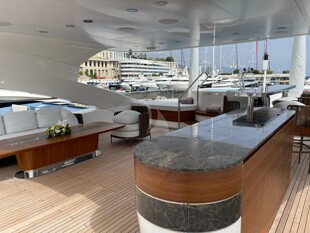 https://media.fraseryachts.com/Yachts/Y5860_MC_MC/images/yachtfolio/anya-sin-deck-bar-non-professional-photo_239671-JTUmWpFL.jpg?vh=c585b9&w=310