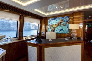 https://media.fraseryachts.com/Yachts/Y5860_MC_MC/images/yachtfolio/anya-sky-lounge-bar_185746-Ss4r5KQO.jpg?vh=da4103&w=310