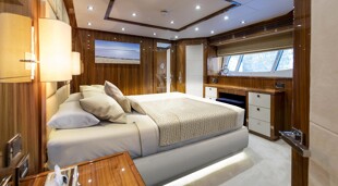 https://media.fraseryachts.com/Yachts/Y5860_MC_MC/images/yachtfolio/anya-vip-cabin_185743-x479cCXq.jpg?vh=fd62e1&w=310