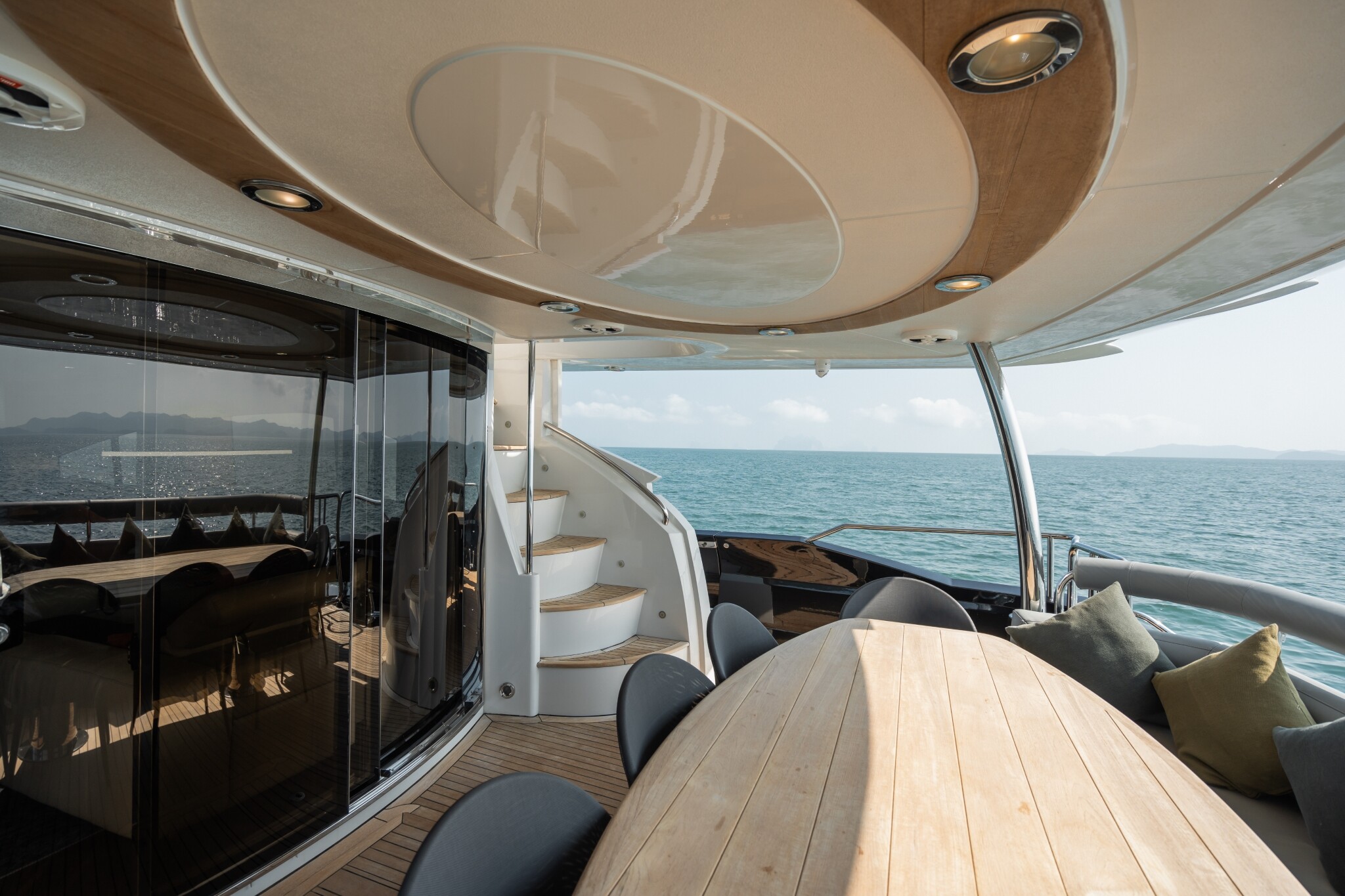 Aboard MAXXX 2 a 91ft (28m) luxury motor yacht for Sale available with Fraser Yachts, built by SUNSEEKER in 2008