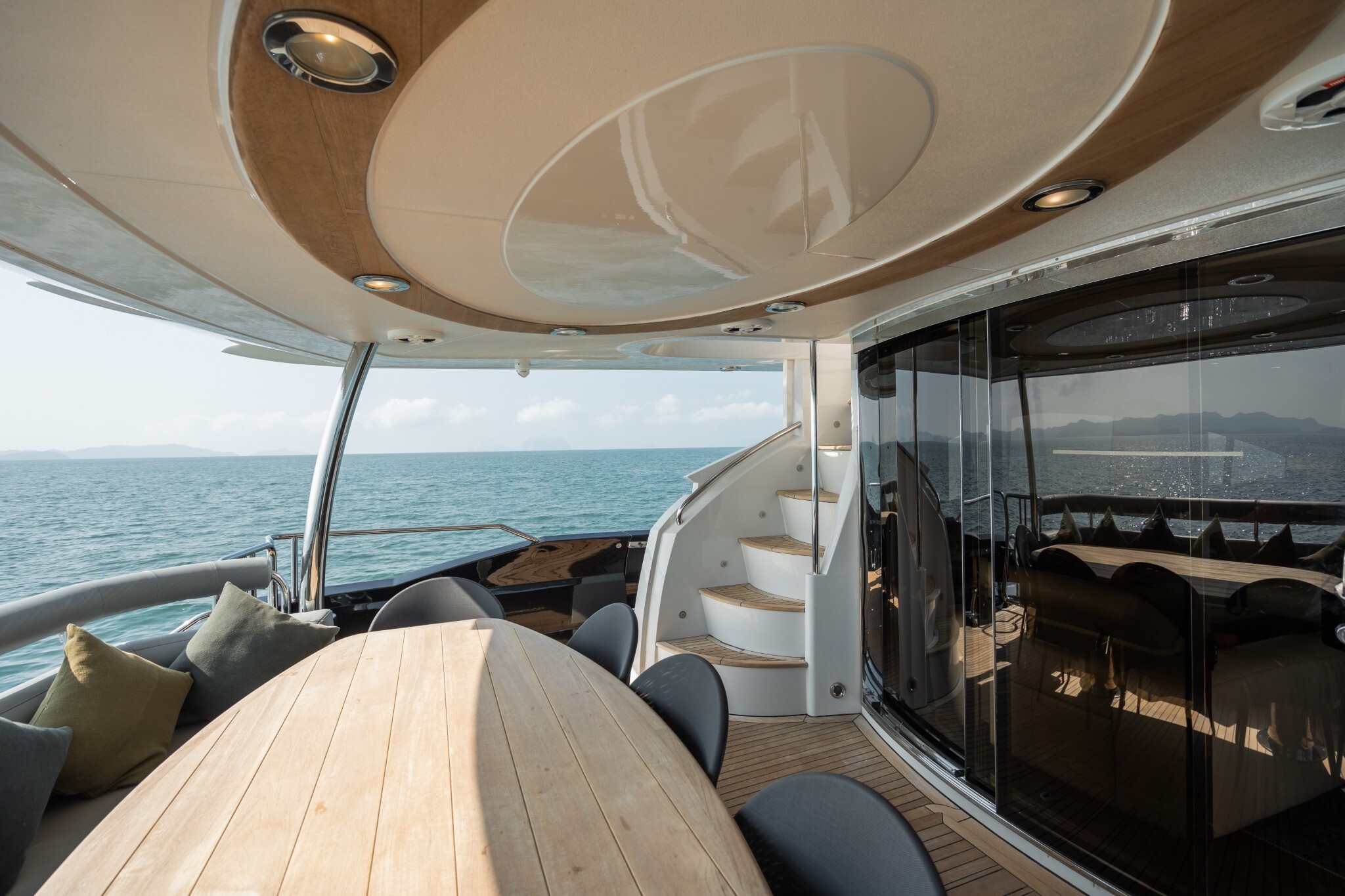 Aboard MAXXX 2 a 91ft (28m) luxury motor yacht for Sale available with Fraser Yachts, built by SUNSEEKER in 2008