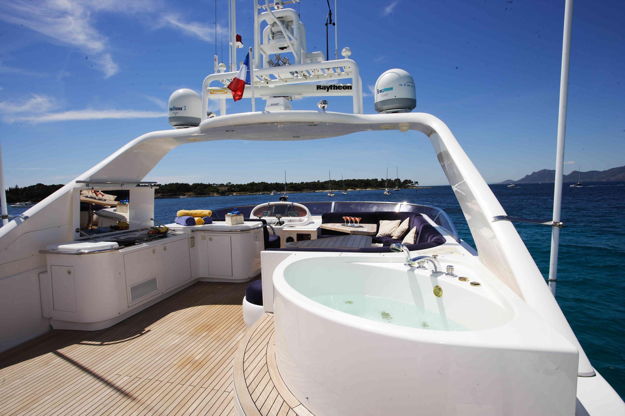 Aboard MALARPRINSESSAN a 78ft (23.85m) luxury motor yacht , built by HORIZON in 2000