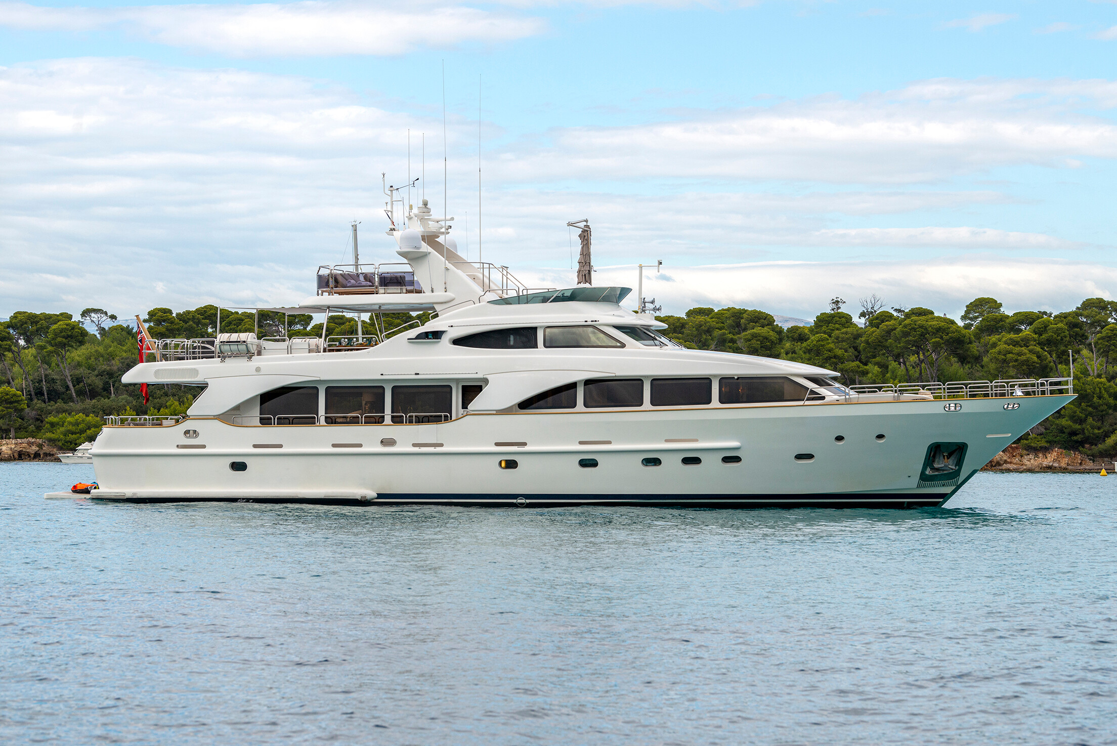 Aboard NEW STAR a 101ft (30.8m) luxury motor yacht , built by BENETTI in 2002