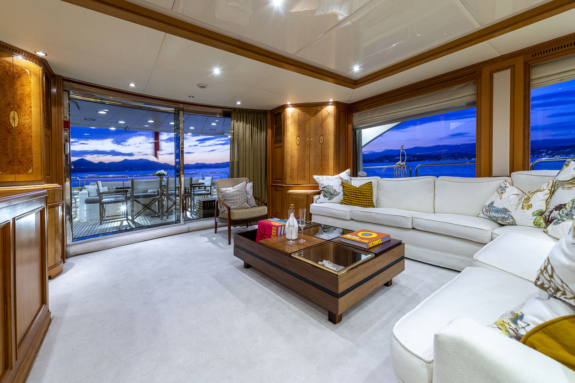 Aboard NEW STAR a 101ft (30.8m) luxury motor yacht , built by BENETTI in 2002