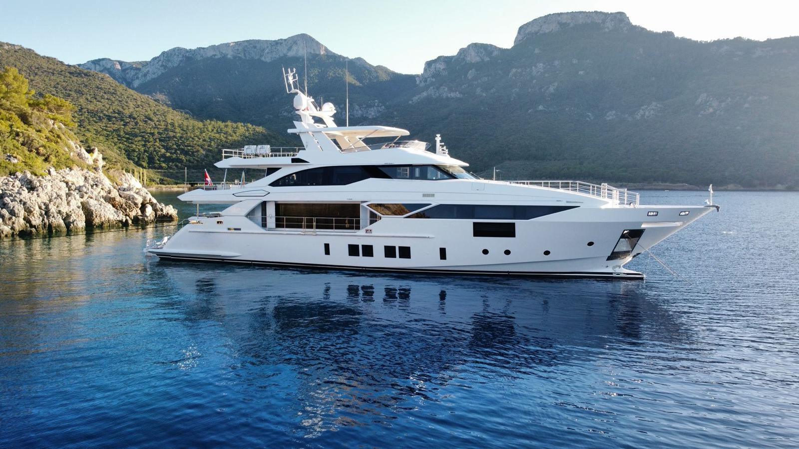 BAMBOO motor yacht for Sale by Fraser Yachts, built by BENETTI