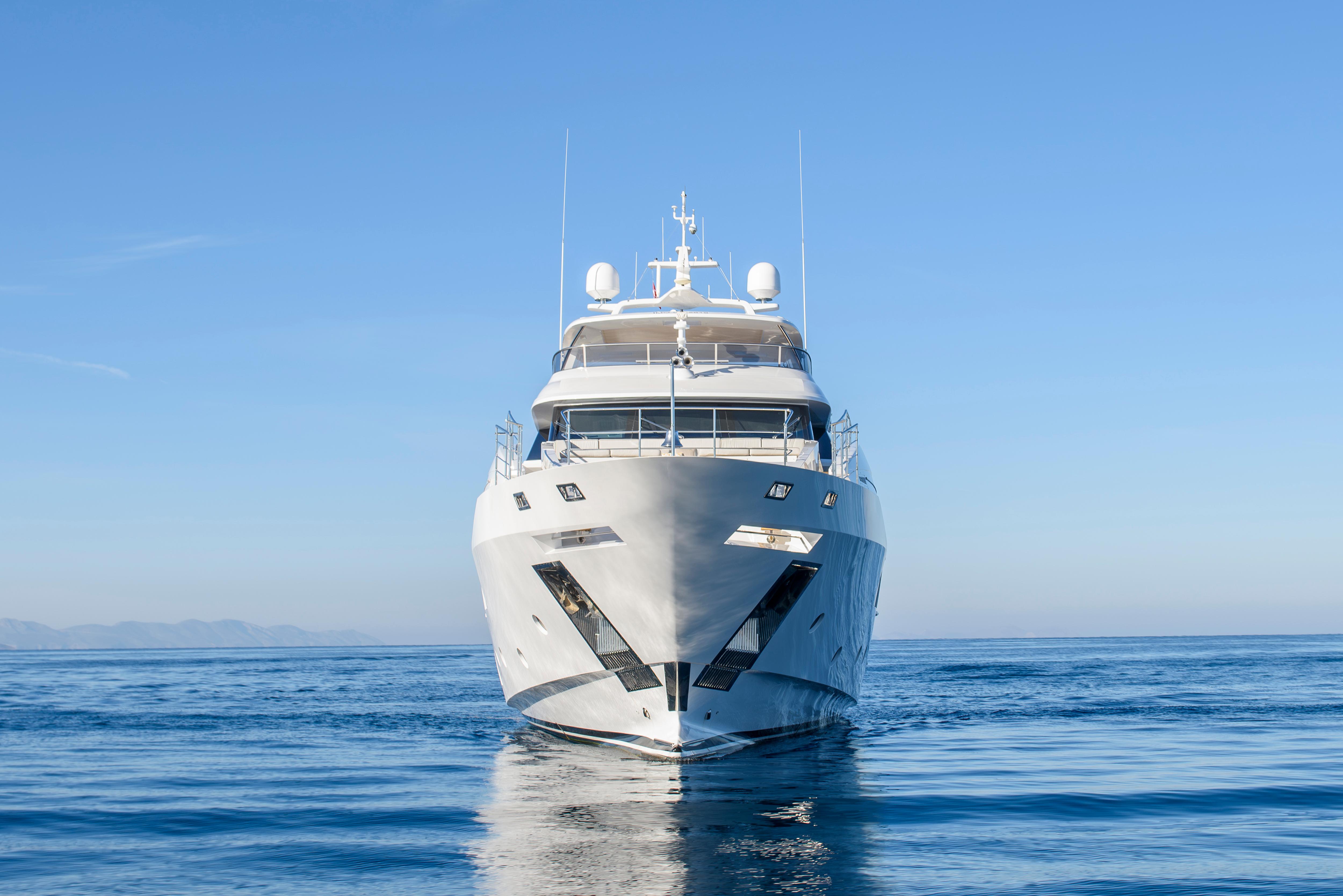 BAMBOO motor yacht for Sale by Fraser Yachts, built by BENETTI