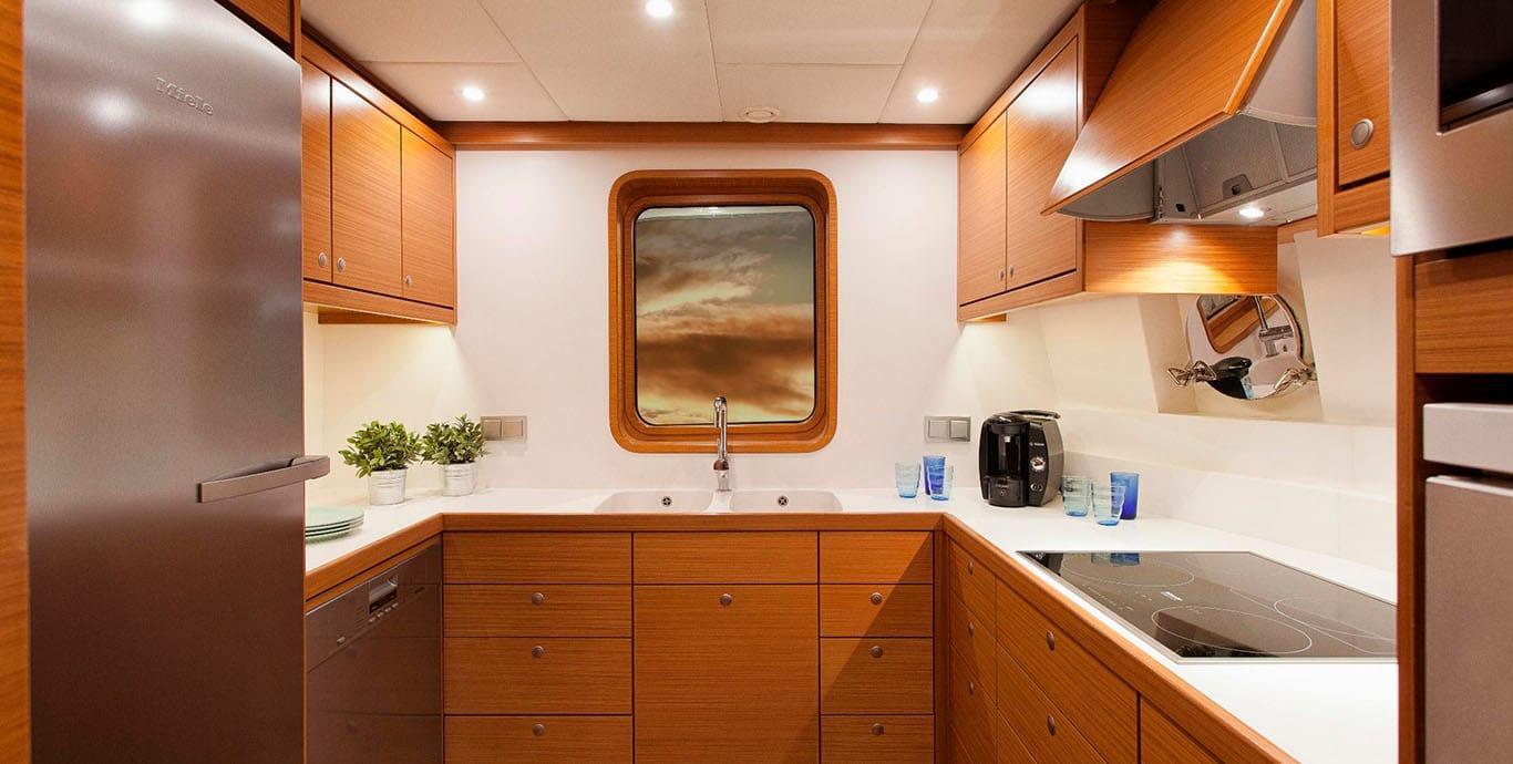Aboard ANDROSS a 79ft (24.2m) luxury motor yacht , built by ALUSHIP in 2014